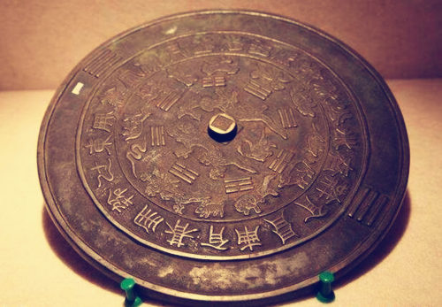属龙2023年犯太岁能戴金吗